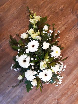 Trauergesteck, Chrysantheme, Gerbera, Rose, Septemberkraut, Lysianthus