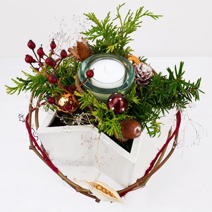 Weinranken, Hagebutten, Scheinzypresse, Schleierkraut