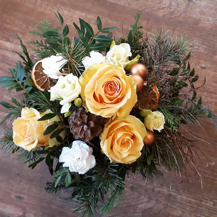 1 Weihnachtsstrauß, Rose, Spraynelke, Lasianthus